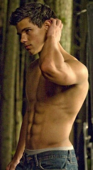 Taylor Lautner Has Ripped Pack Abs In New Moon